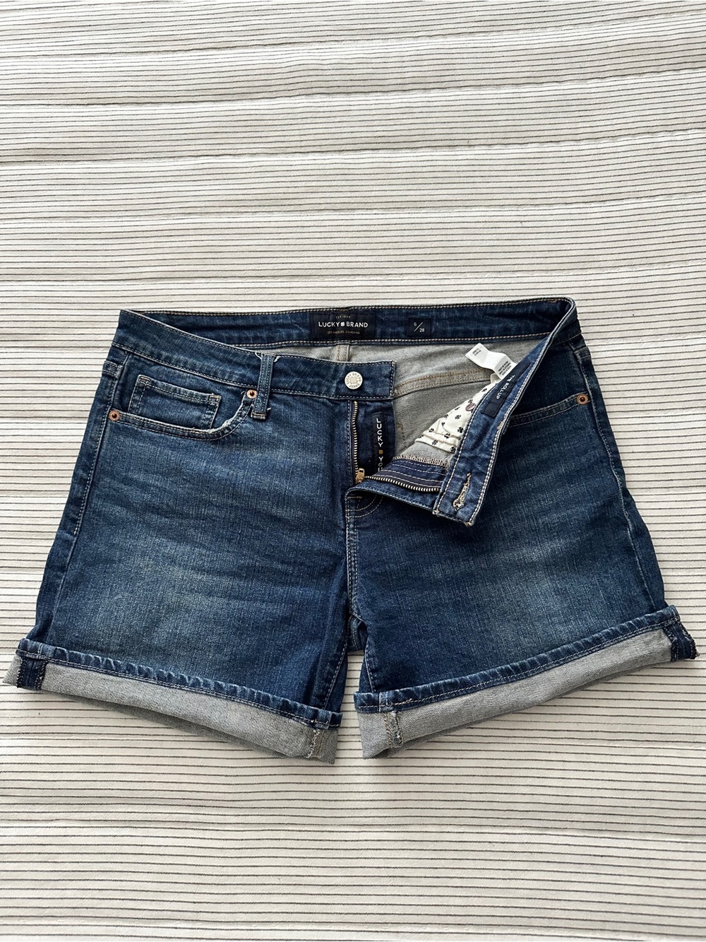 Lucky Brand Medium Blue Denim Roll-Cuff Jean Shorts 6/28